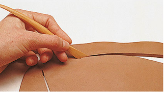 Corso di modellato artistico a mano libera. Tema: la donna sarda